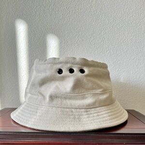 BRAND NEW Club Monaco Mens Fishing hat in size M/L - Off-White